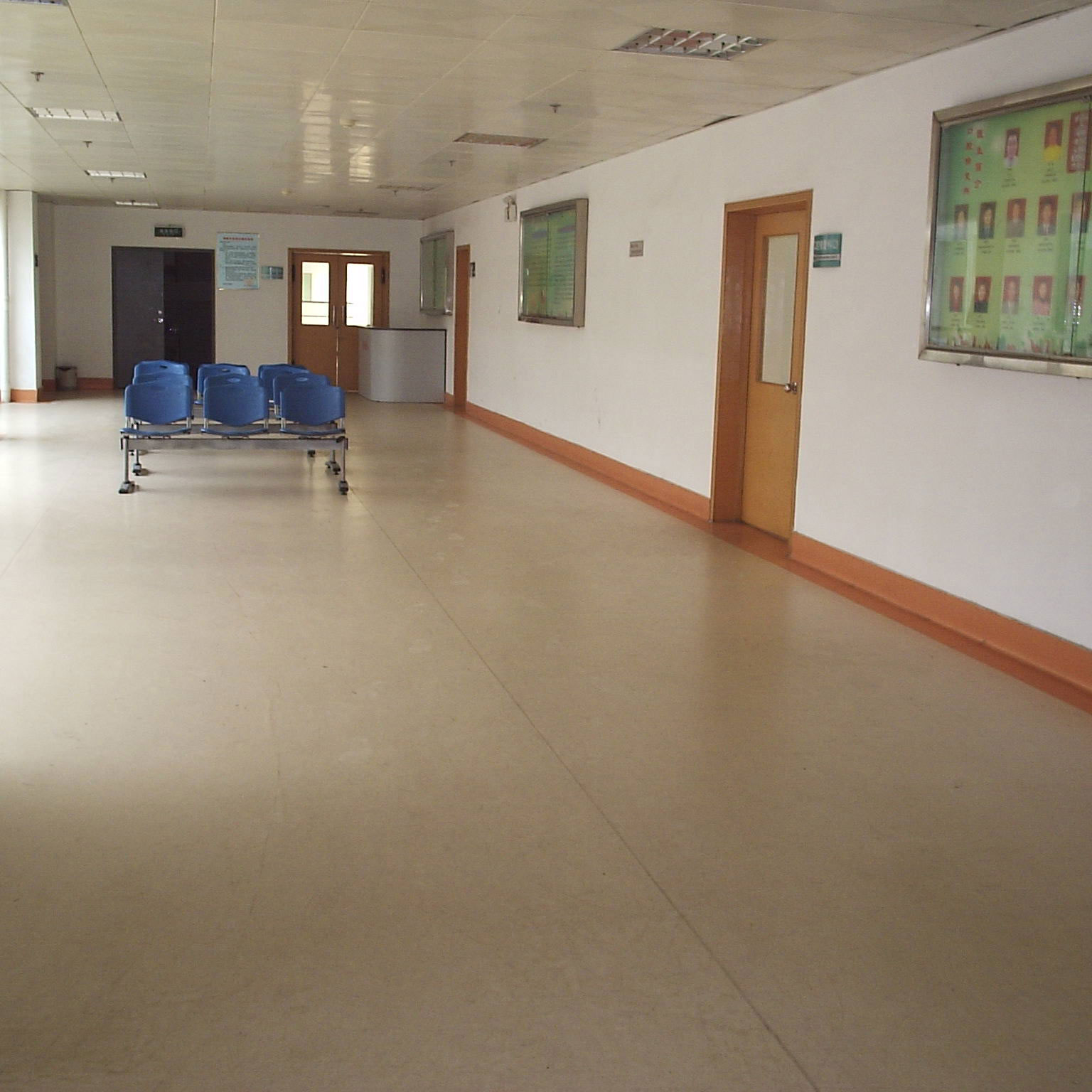 專業(yè)自流平環(huán)氧地坪施工團隊